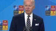 Boris Johnson și Emmanuel Macron, surprinși în timp ce admirau nuduri! Cele mai amuzante momente de la Summit-ul NATO. Imaginile au devenit virale
