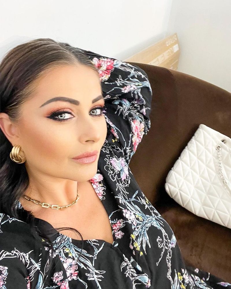 Gabriela Cristea, criticată dur după ce a apărut cu părul alb pe Instagram! Fanii au taxat-o imediat pentru gafa făcută &bdquo;Părul alb la rădăcini și fața cu photoshop&rdquo;