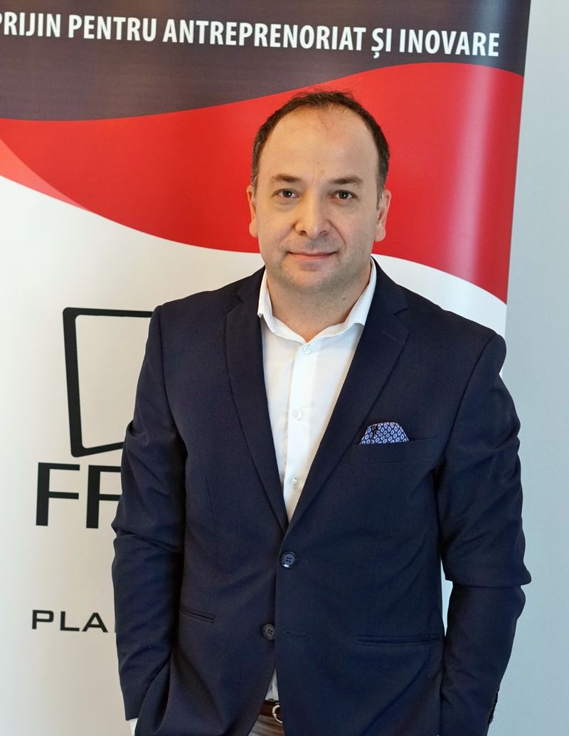 Elon Musk vs Twitter, cine iese &icirc;nvingător Adrian Negrescu, economist