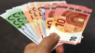 Euro pierde, dolarul câștigă! De ce sunt cele două monede umăr la umăr pentru prima dată în ultimii 20 de ani