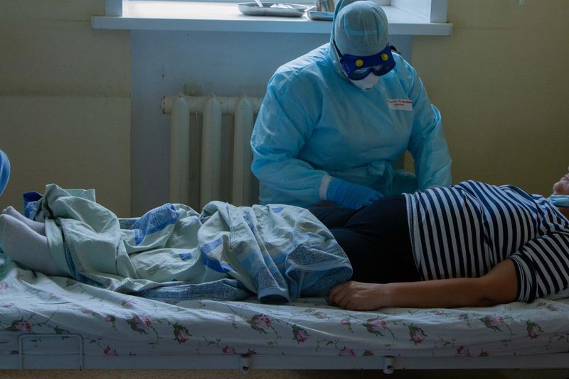 Cazurile de COVID-19, raportate din nou la zi din cauza numărului mari de îmbolnăviri. Cum va evolua situația până la finalul verii