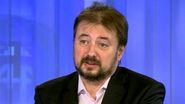 „Este regretabil că PSD a inițiat prin Laura Vicol această modificare care, practic, transformă legea într-o lege fără instrumente de aplicare. PNL a intrat în joc și a votat-o. Președintele este ultima șansă ca această lege să permită, într-adevăr, avert