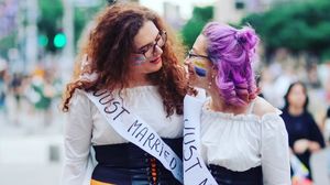 Prima căsătorie gay din România a fost oficiată în București. Cele două femei sunt foarte fericite: „Ni s-a schimbat un pic perspectiva”