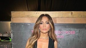 Jennifer Lopez și-a dezvăluit secretul frumuseții. „Te întinzi și intri într-un spațiu în care te conservi și apoi ieși o persoană nouă, mai tânără decât erai înainte.”