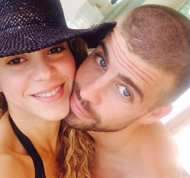 Pique, cu g&acirc;ndul la Shakira? Gestul pe care l-a făcut fotbalistul, &icirc;n timp ce se afla la volan