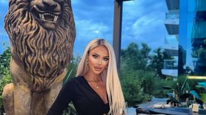 Ce făcea Bianca Drăgușanu pentru a da impresia că are un bust generos, înainte de a-și pune silicoane? Trucul la care apela blondina