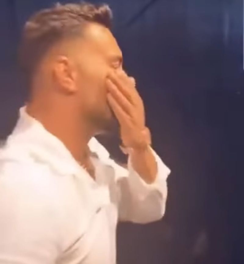 Jador în lacrimi la concert