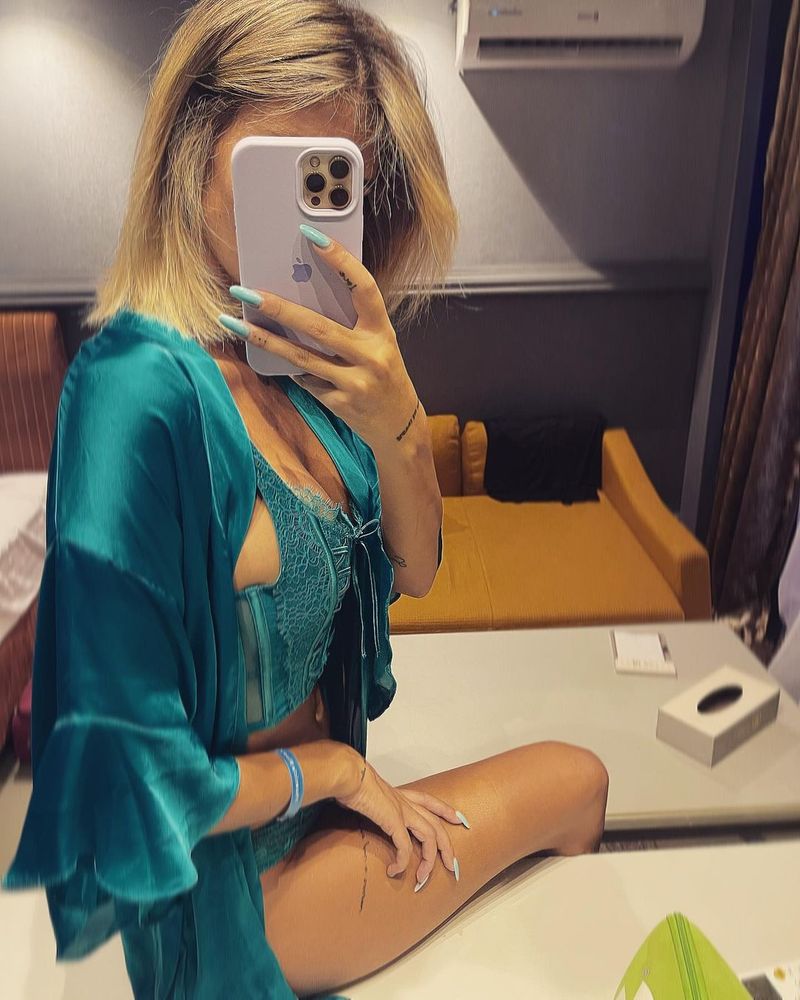 Ramona Olaru, apariție provocatoare în lenjerie intimă. Asistenta TV le-a urat fanilor săi „noapte bună” într-un mare fel