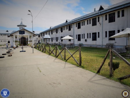 Fetița Elenei Udrea și-a vizitat mama în pușcărie. Imagini din camera de penitenciar în care au stat cele două