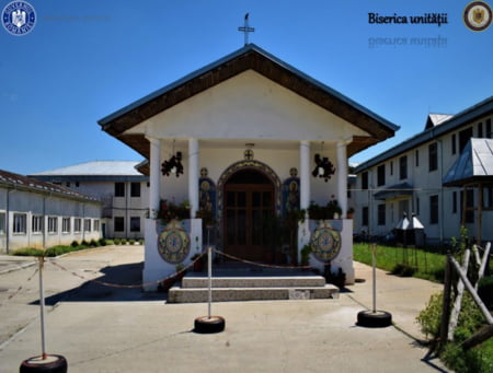 Fetița Elenei Udrea și-a vizitat mama în pușcărie. Imagini din camera de penitenciar în care au stat cele două