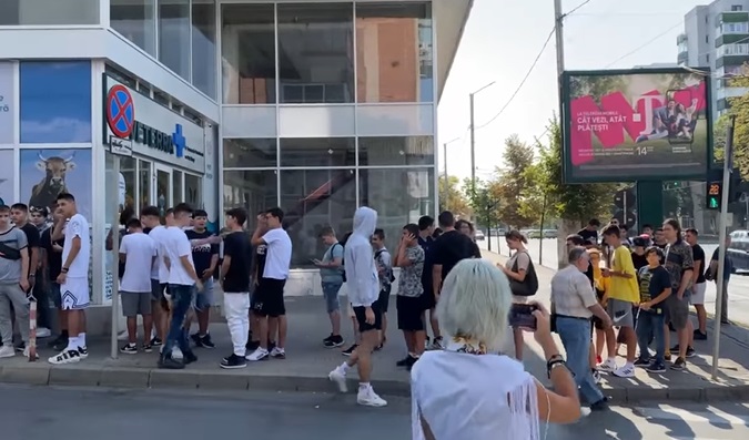 shaorma gratis, coada restaurant, iasi