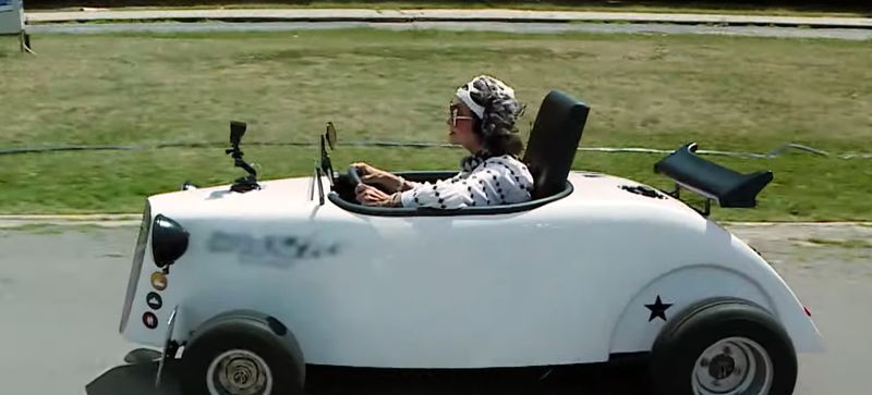 Marina Voica, la volan, la 85 de ani