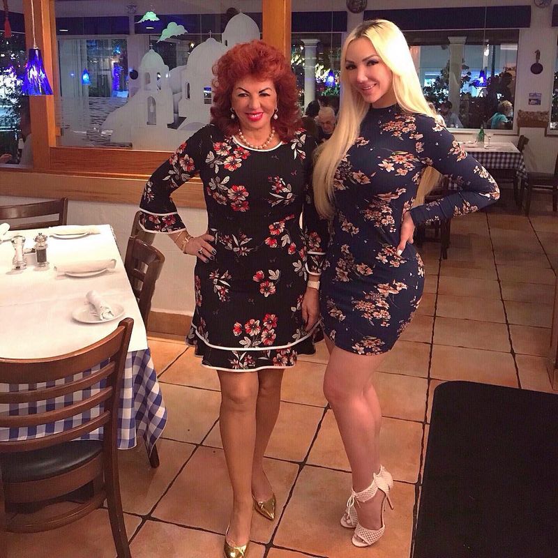 Cum arată și cu ce se ocupă fiica lui Carmen Harra. Alexandra Harra trăiește o viață de lux &icirc;n America