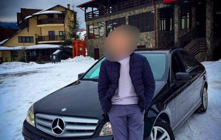 Un pompier a ajuns de urgență la spital, după ce un coleg i-a dat foc în curtea unității de pompieri din Borșa