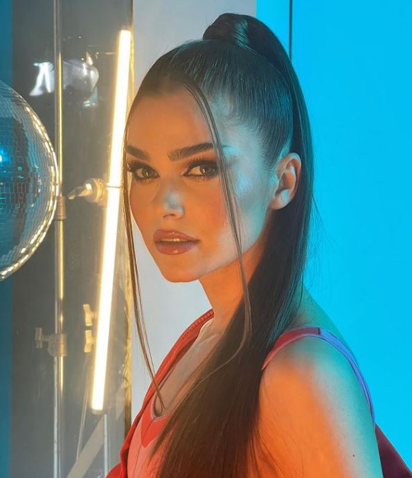 Cine i-a dat, de fapt, numele de scenă lui Theo Rose? Artista nu a fost încântată inițial: „Nu cred că am rezonat de la început”