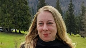 Simona Săndulescu Simona Săndulescu sinucidere