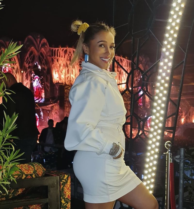 Lora ar fi putut ajunge celebră la nivel internațional, dar gelozia iubitului a împiedicat-o Lora