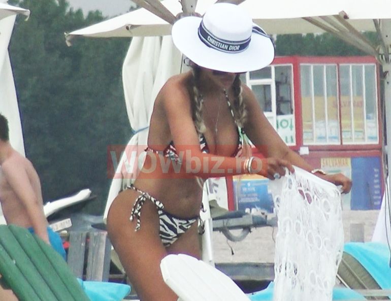 bianca dragusanu la plaja