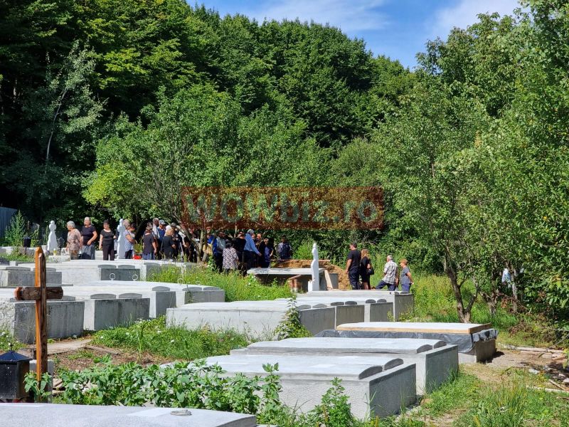 Momente sf&acirc;șietoare la Bascov! Trei dintre victimele masacrului au fost &icirc;nmorm&acirc;ntate: 