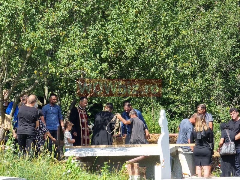 Trei dintre victimele crimei din Bascov, conduse pe ultimul drum