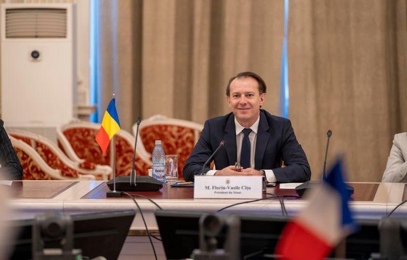Un fost premier acuză. De ce se împrumută România la dobânzi aproape duble față de anul trecut