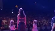 Theo Rose, situație neașteptată în timpul unui concert: „I-a luat microfonul din mână Alessandrei”. Totul s-a petrecut pe scenă, în fața tuturor