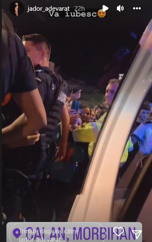 Jador a plecat de la concert cu mașina poliției: „Nici nu pot să ies afară, uitați și voi”. Ce s-a întâmplat după eveniment