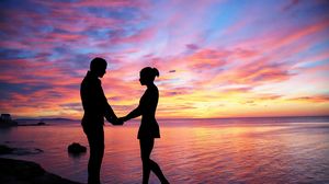 Top cinci zodii care ar renunța la tot pentru dragoste. Nativii lasă în urmă bani, familie și averi în numele iubirii