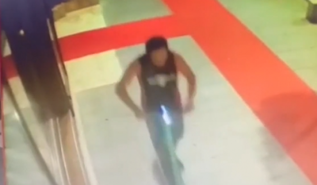 Atacatorul de pe trotinetă, suspectat că înjunghie femei pe stradă 