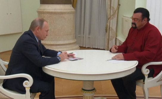 Prietenia inexplicabilă dintre Steven Seagal și Vladimir Putin. Care este legătura dintre cei doi