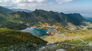 Cabane montane din România. Unde te poți caza în vârf de munte  Cabane montane din România. Unde te poți caza în vârf de munte