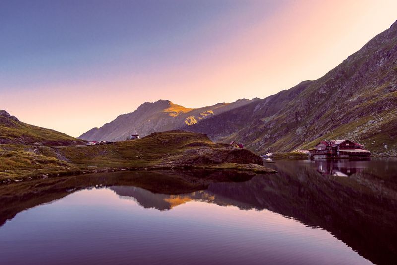 Cabane montane din România. Unde te poți caza în vârf de munte Cabane montane din România. Unde te poți caza în vârf de munte