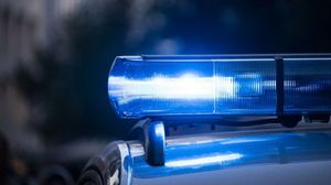Un bărbat a murit, după ce a fost lovit de un șofer de 19 ani, care încerca să fugă din calea unui conflict iscat la un restaurant
