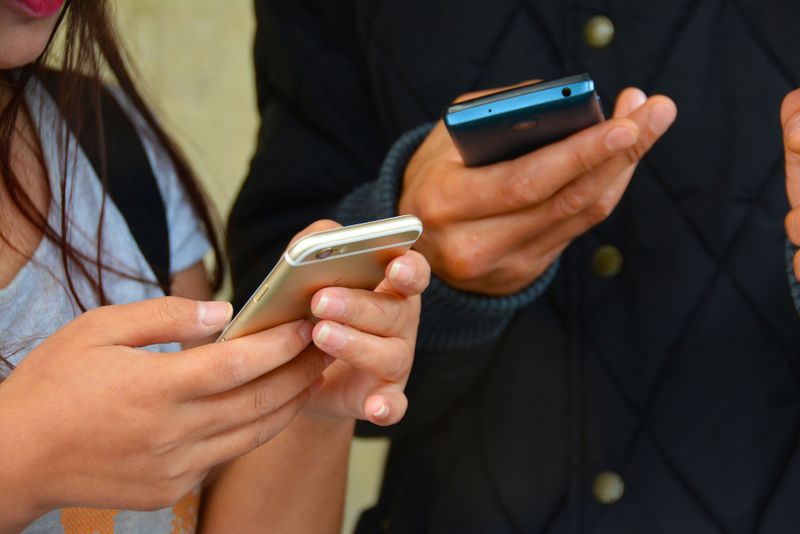 companie de telefonie mobila, oameni tepuiti, facturi mai mari