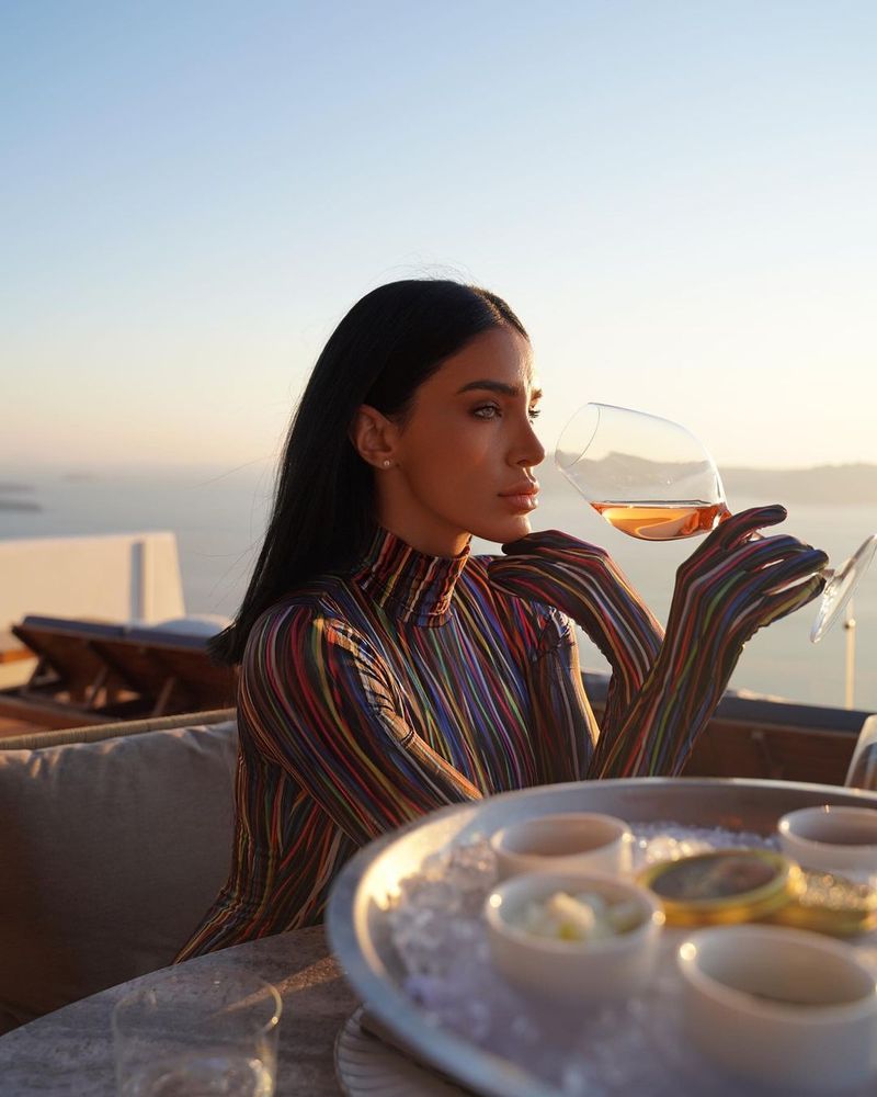 Cele mai tari reacții la postarea Adelinei Pestrițu &icirc;n care a spus că e de prost gust să cerem la pachet m&acirc;ncarea rămasă la restaurant