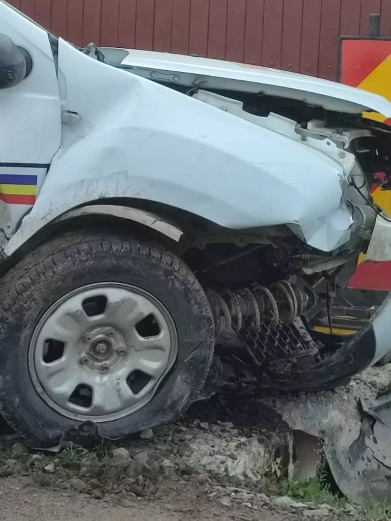 apata, brasovean beat, masina politiei locale, accident