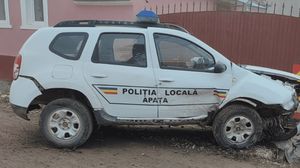 apata, brasovean beat, masina politiei locale, accident