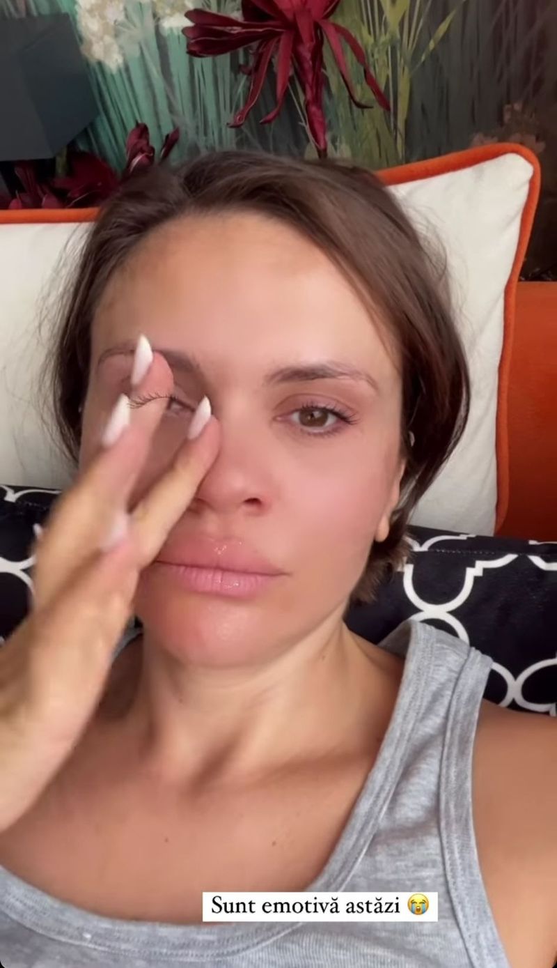 Cristina Șișcanu plânge 