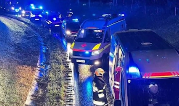 tragedie, accident rutier, austrai, femeie moarta, microbuz 