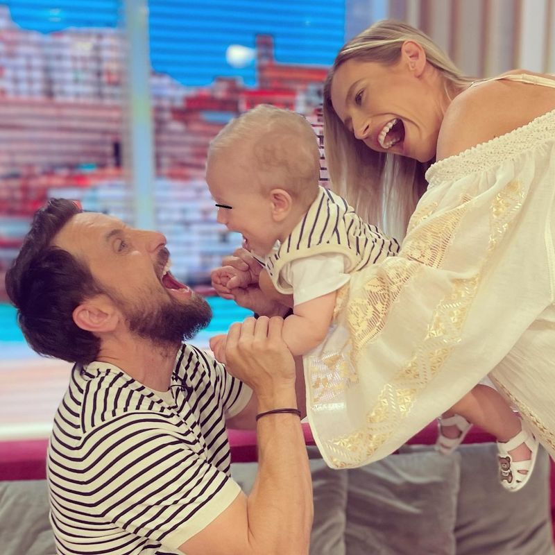 Dani Oțil, Gabriela Prisăcariu și fiul lor