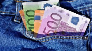 Curs valutar BNR, luni, 29 august 2022. Cât costă astăzi un EURO?