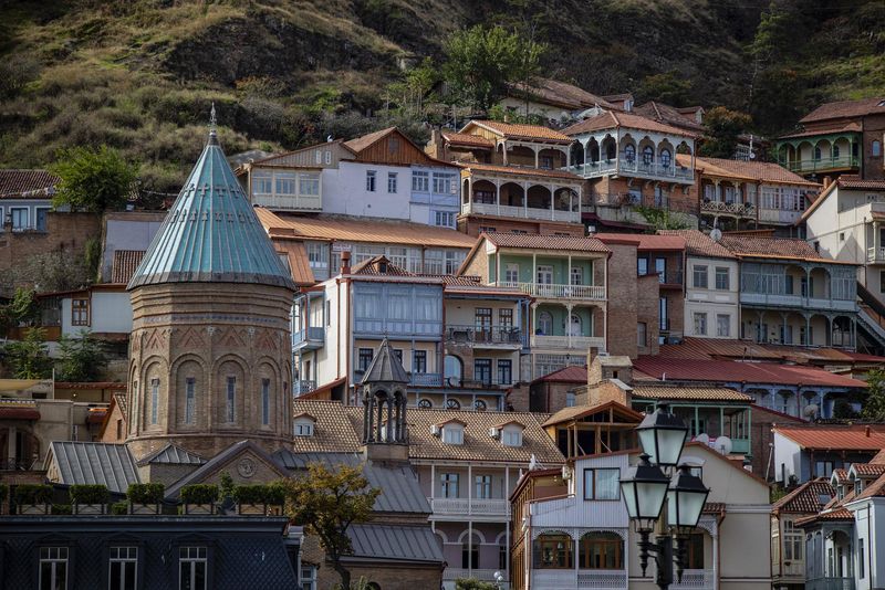 Țara în care s-a descoperit vinul. Ce poți vizita pe tărâmul aflat în Europa Orientală