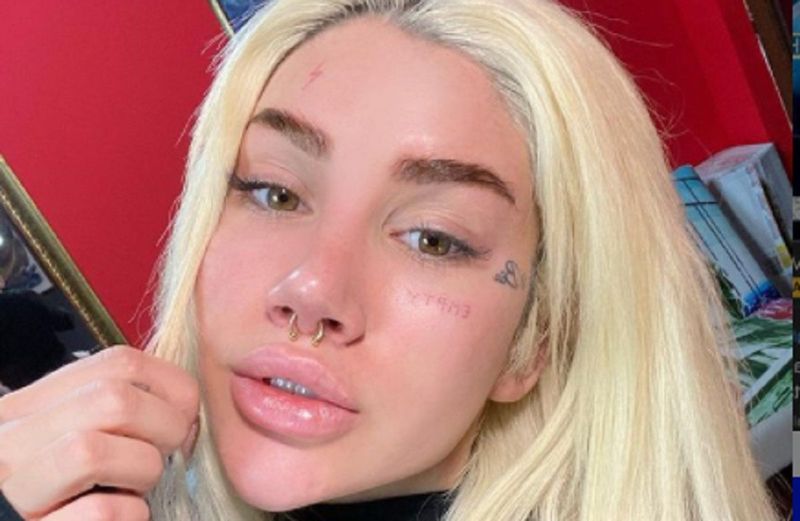 Cum arată Bia Khalifa fără niciun strop de machiaj. „O să fiu într-o zi foarte de plastic și Barbie o să fie foarte geloasă pe mine.”