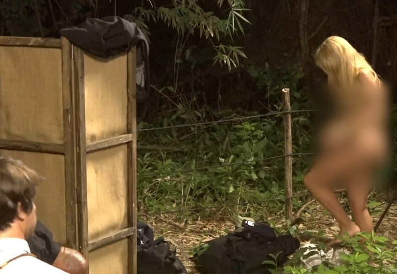 bia khalifa, sunt celebru scoate-ma de aici, bia khalifa dezbracata