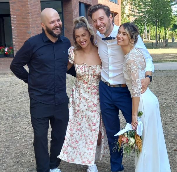 Moment inedit pentru Lora! Și-a cunoscut verișoara &icirc;n ziua nunții ei: &bdquo;M-am &icirc;nt&acirc;lnit cu vara mea pentru prima dată&rdquo;