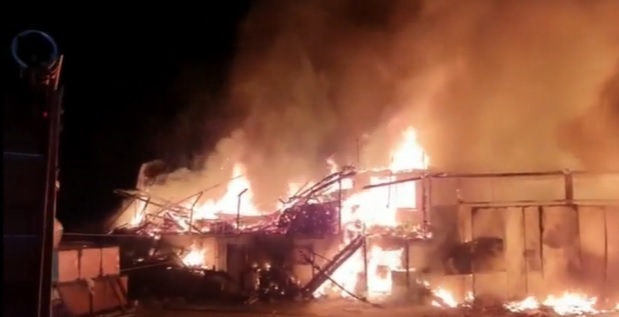 incendiu la manastire, arges, calinesti, flacari, scurtcircuit