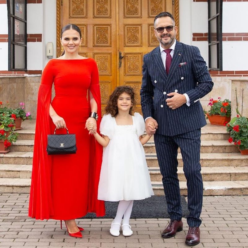 „Nașa în acțiune” Cristina Șișcanu a fost nașă de botez. Ce ținute au purtat soția lui Mădălin Ionescu și Adelina Pestrițu, prezentă și ea la eveniment