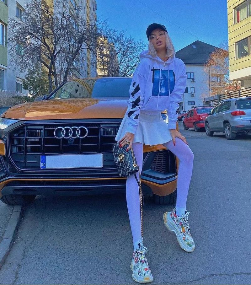 Cine este iubita omului de afaceri Joshua Castellano. T&acirc;năra provine din Slatina și are doar 23 de ani