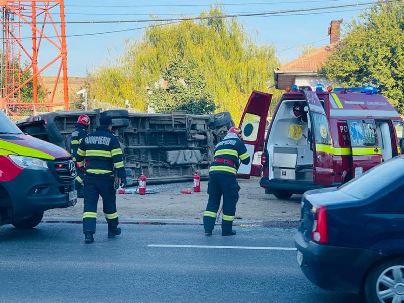 accident rutier galati, trafic blocat, impact tir si microbuz