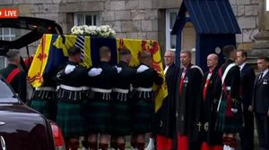 Sicriul Reginei Elisabeta a ajuns la Palatul Balmoral din Scoția! 